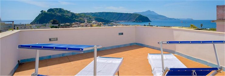 Hotel Celeste a Procida. Procida. Marina Chiaiolella.