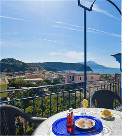 Hotel Celeste a Procida. Procida. Marina Chiaiolella.