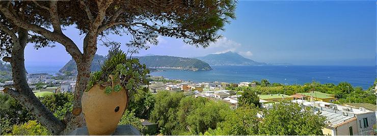 Hotel Riviera a Procida. Procida. Marina Chiaiolella.