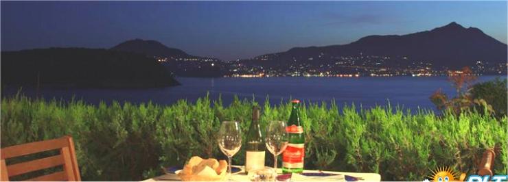 Hotel Solcalante a Procida. Procida. Spiaggia del Postino.