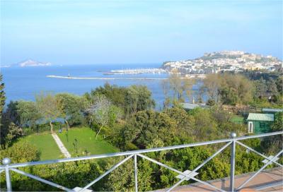 Tirreno Residence Procida.  Buone  Vacanze.